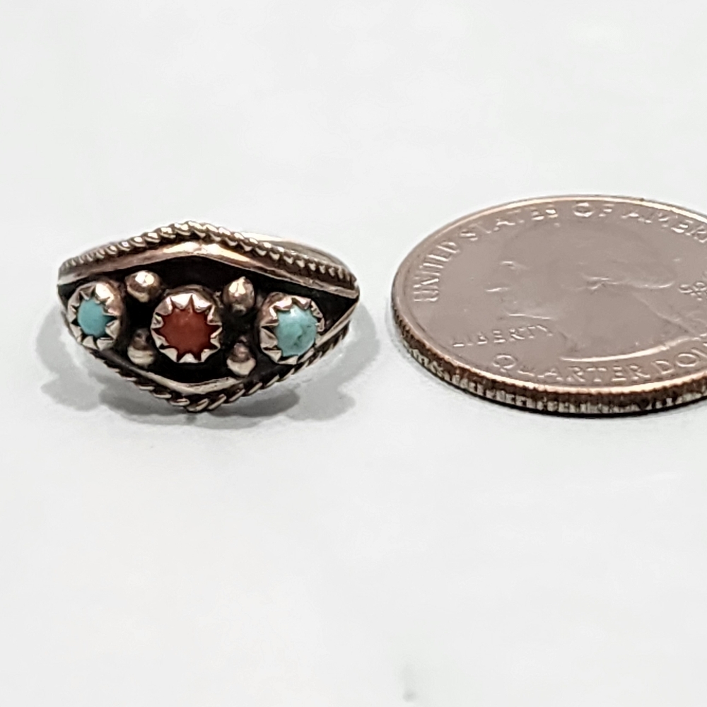 Vintage Native Turquoise and Coral Sterling Ring - Picture 4 of 5